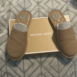 MK mules biege